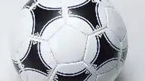 揭秘波兰超赛场：探寻脆弱环节，解码攻防奥秘